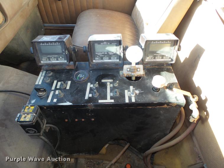 image for item DA0561 1982 International 1954 Easy Rider 1600C applicator truck