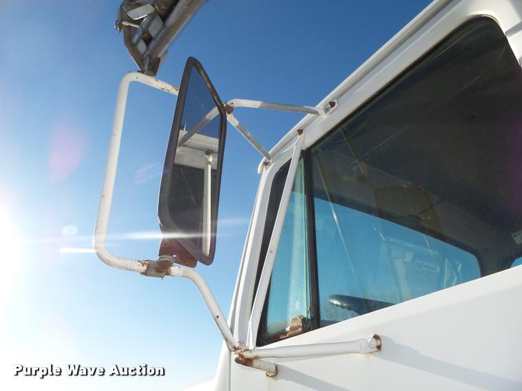 image for item DA0561 1982 International 1954 Easy Rider 1600C applicator truck