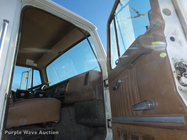 image for item DA0561 1982 International 1954 Easy Rider 1600C applicator truck