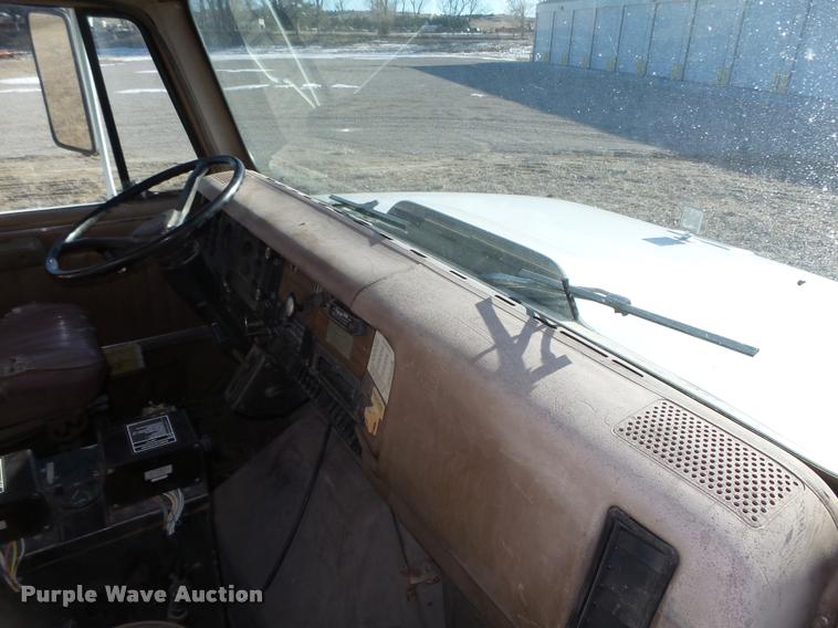 image for item DA0561 1982 International 1954 Easy Rider 1600C applicator truck