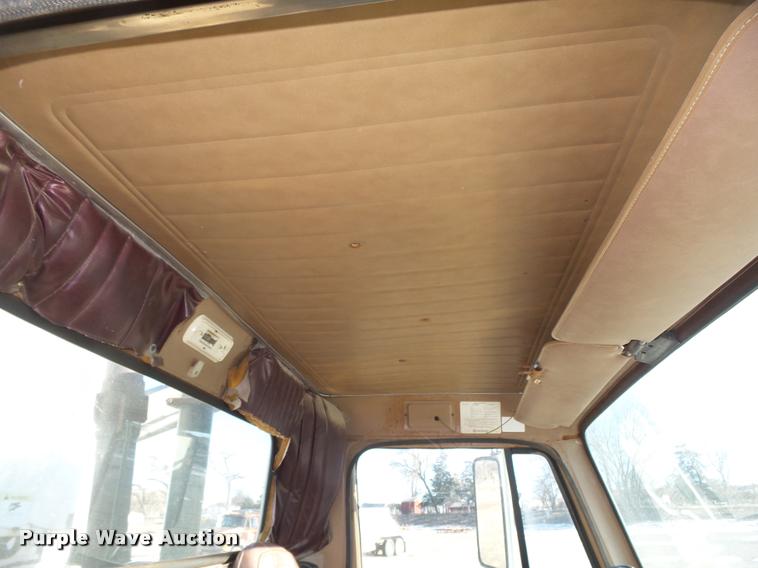 image for item DA0561 1982 International 1954 Easy Rider 1600C applicator truck