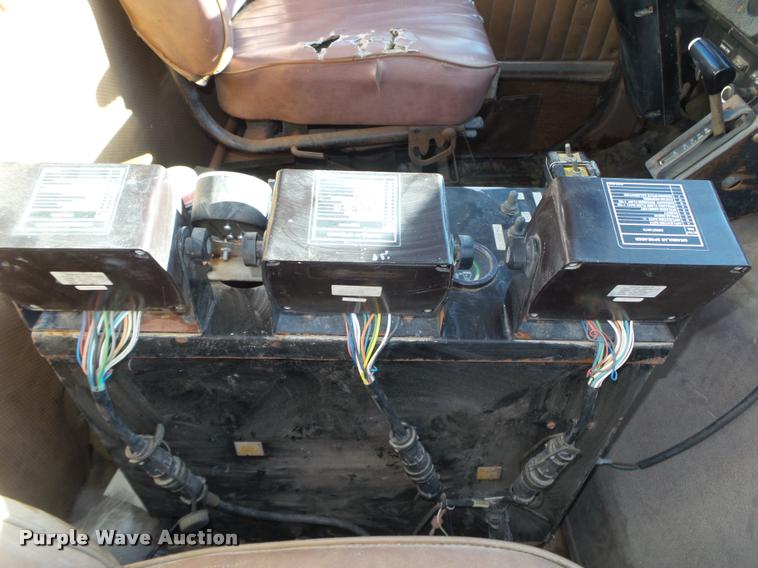 image for item DA0561 1982 International 1954 Easy Rider 1600C applicator truck