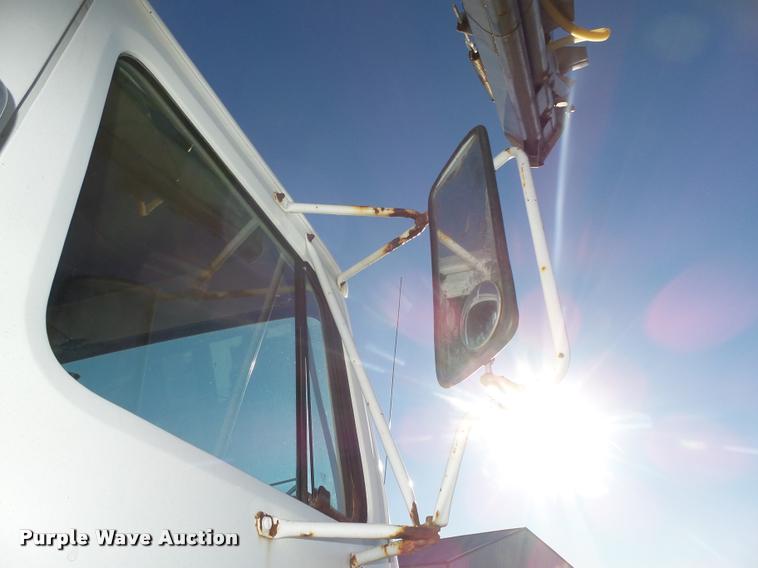 image for item DA0561 1982 International 1954 Easy Rider 1600C applicator truck