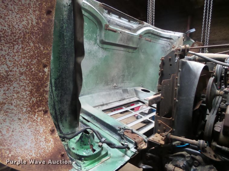 image for item DA0561 1982 International 1954 Easy Rider 1600C applicator truck