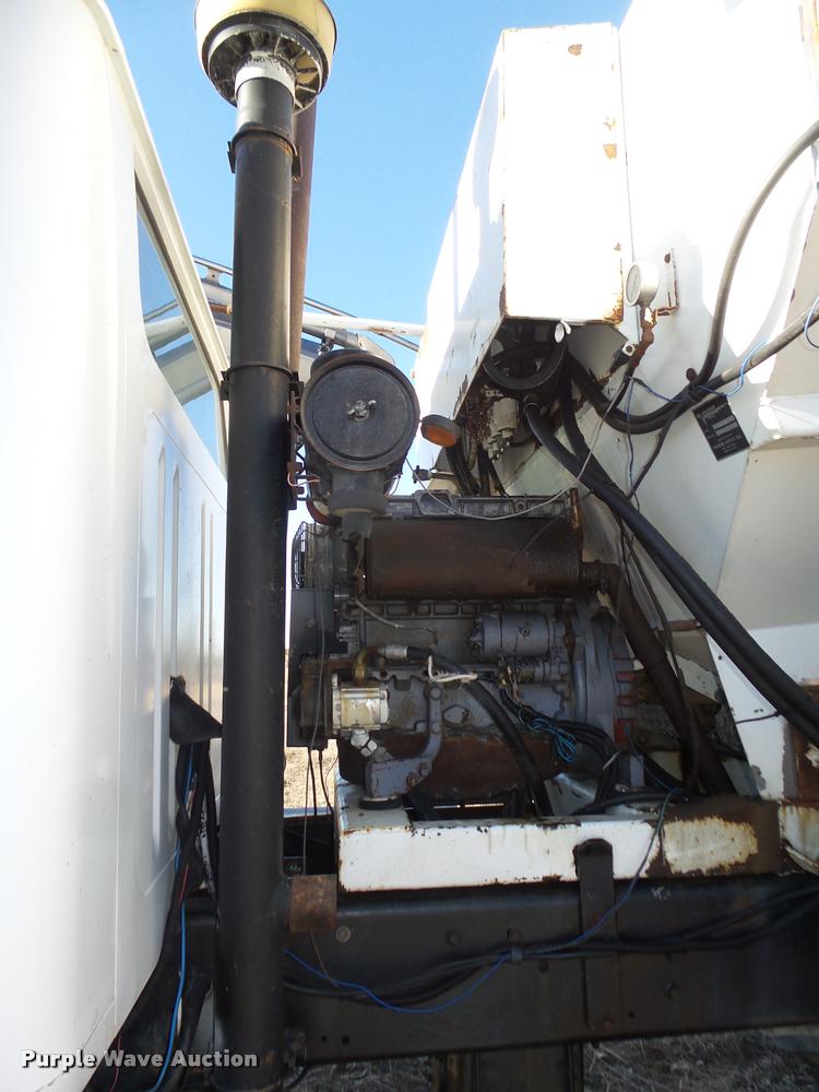 image for item DA0561 1982 International 1954 Easy Rider 1600C applicator truck