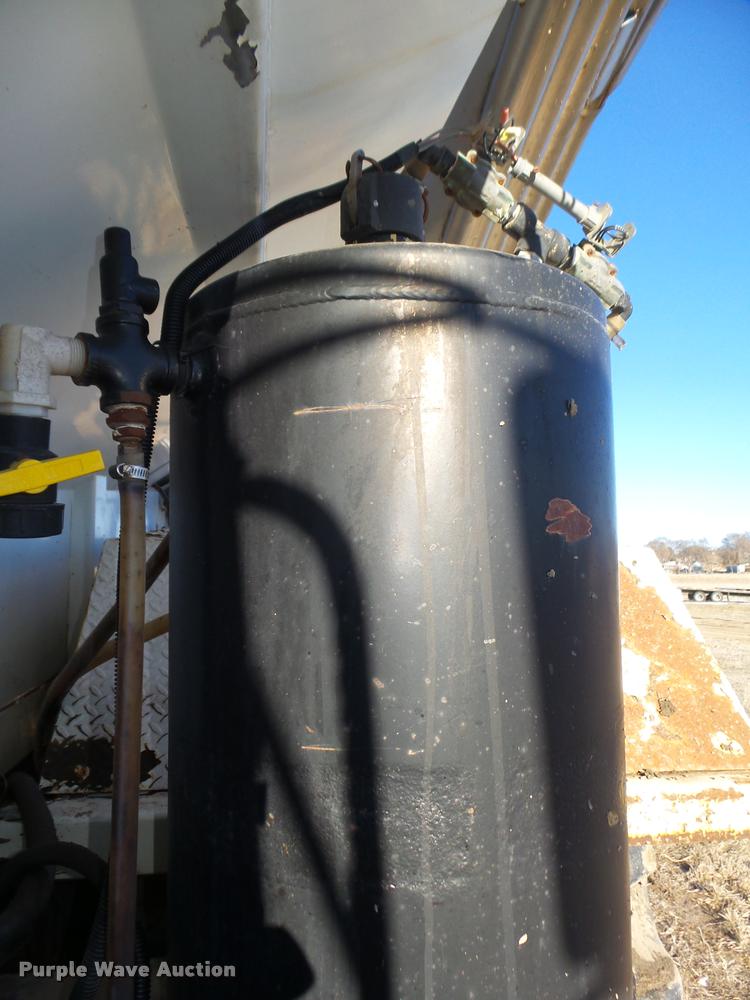 image for item DA0561 1982 International 1954 Easy Rider 1600C applicator truck