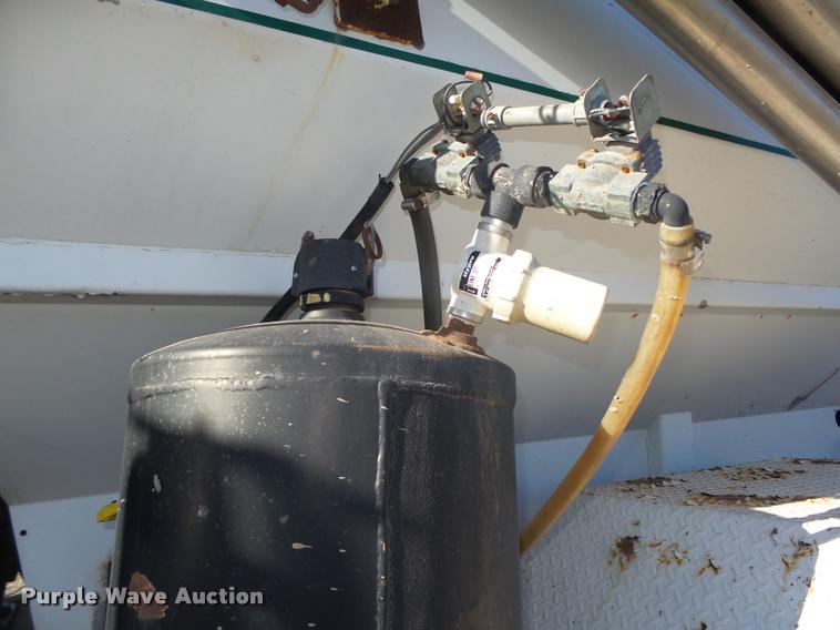 image for item DA0561 1982 International 1954 Easy Rider 1600C applicator truck