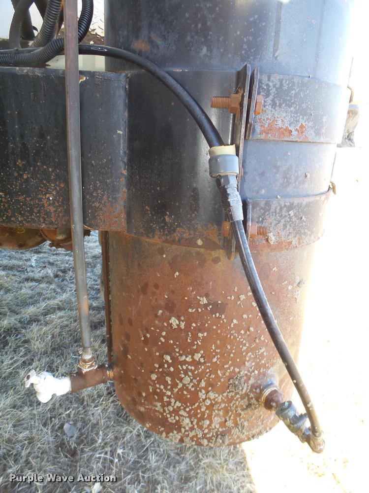 image for item DA0561 1982 International 1954 Easy Rider 1600C applicator truck