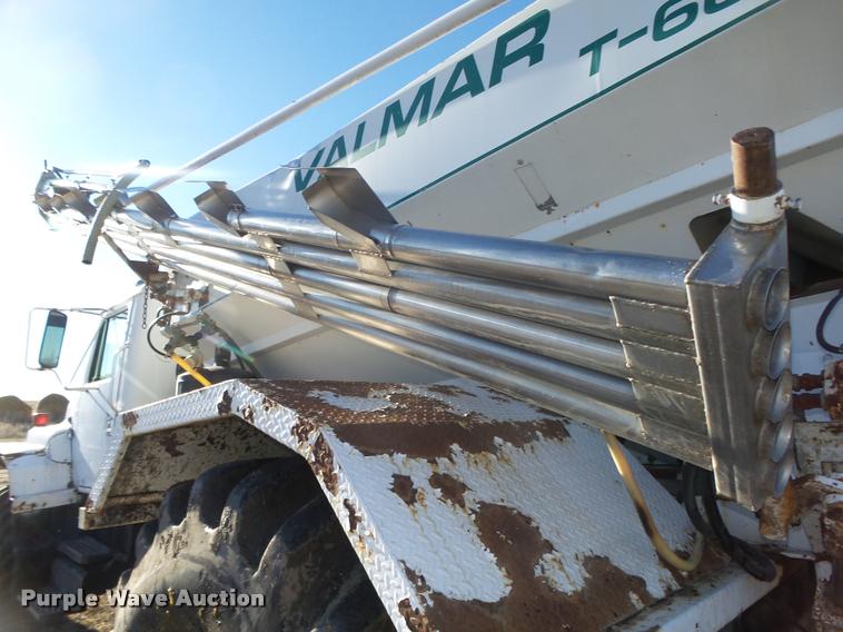 image for item DA0561 1982 International 1954 Easy Rider 1600C applicator truck