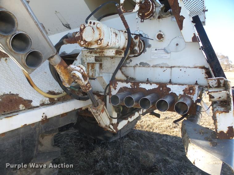 image for item DA0561 1982 International 1954 Easy Rider 1600C applicator truck