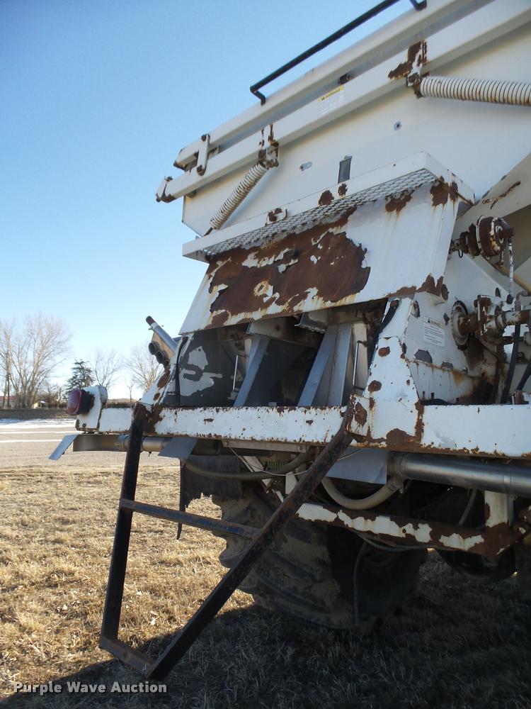 image for item DA0561 1982 International 1954 Easy Rider 1600C applicator truck