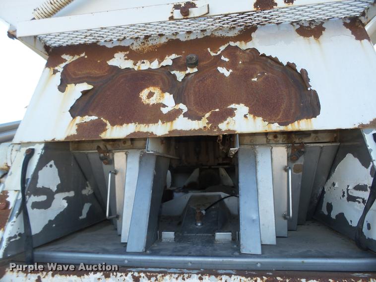 image for item DA0561 1982 International 1954 Easy Rider 1600C applicator truck