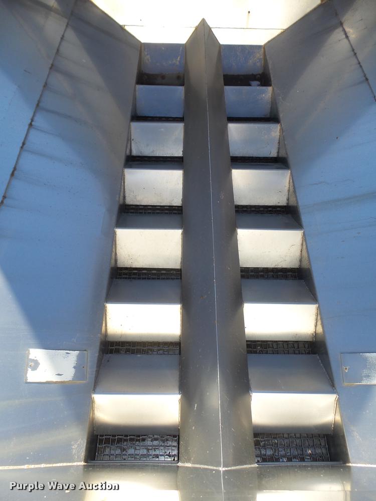 image for item DA0561 1982 International 1954 Easy Rider 1600C applicator truck