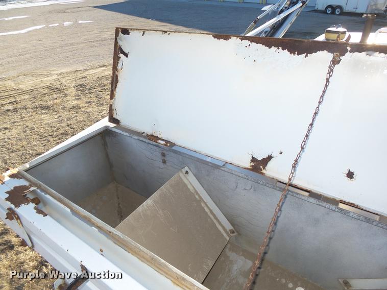 image for item DA0561 1982 International 1954 Easy Rider 1600C applicator truck