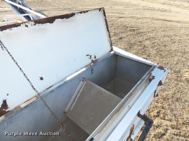 image for item DA0561 1982 International 1954 Easy Rider 1600C applicator truck