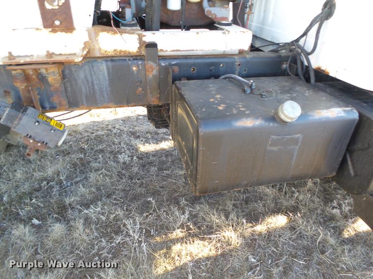 image for item DA0561 1982 International 1954 Easy Rider 1600C applicator truck