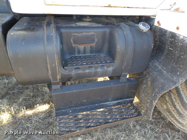 image for item DA0561 1982 International 1954 Easy Rider 1600C applicator truck