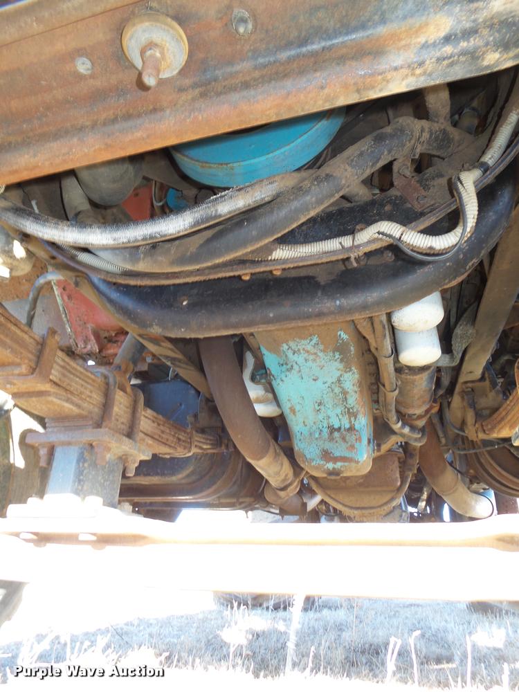 image for item DA0561 1982 International 1954 Easy Rider 1600C applicator truck