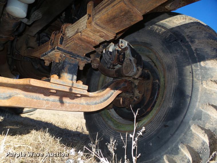 image for item DA0561 1982 International 1954 Easy Rider 1600C applicator truck