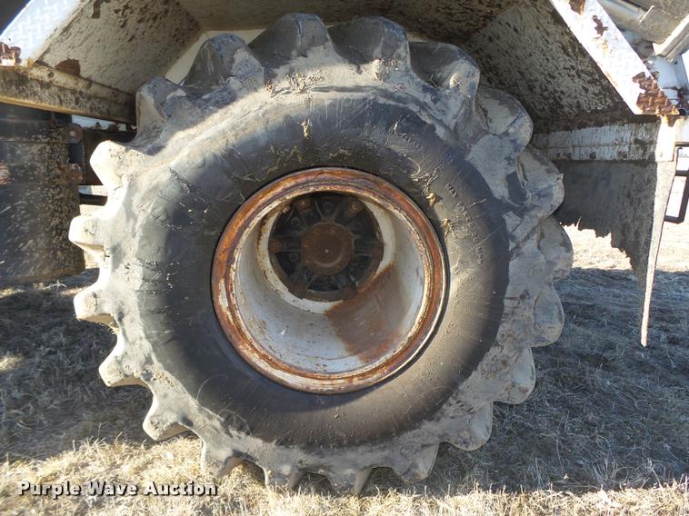 image for item DA0561 1982 International 1954 Easy Rider 1600C applicator truck