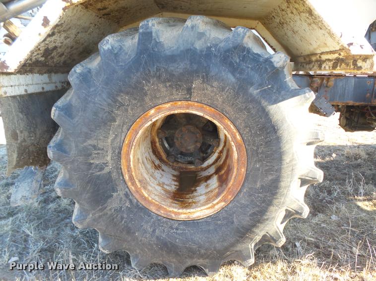 image for item DA0561 1982 International 1954 Easy Rider 1600C applicator truck