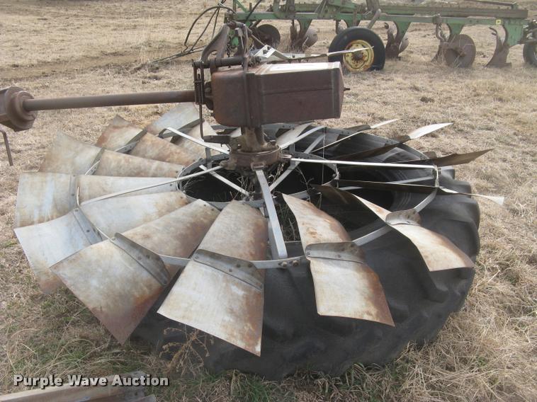 Dempster windmill head and tower in Hutchinson, KS Item DA2215 sold