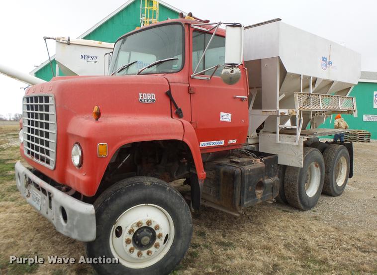 image for item DA3357 1984 Ford LNT9000 tender truck