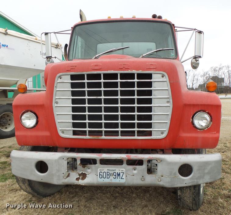 image for item DA3357 1984 Ford LNT9000 tender truck