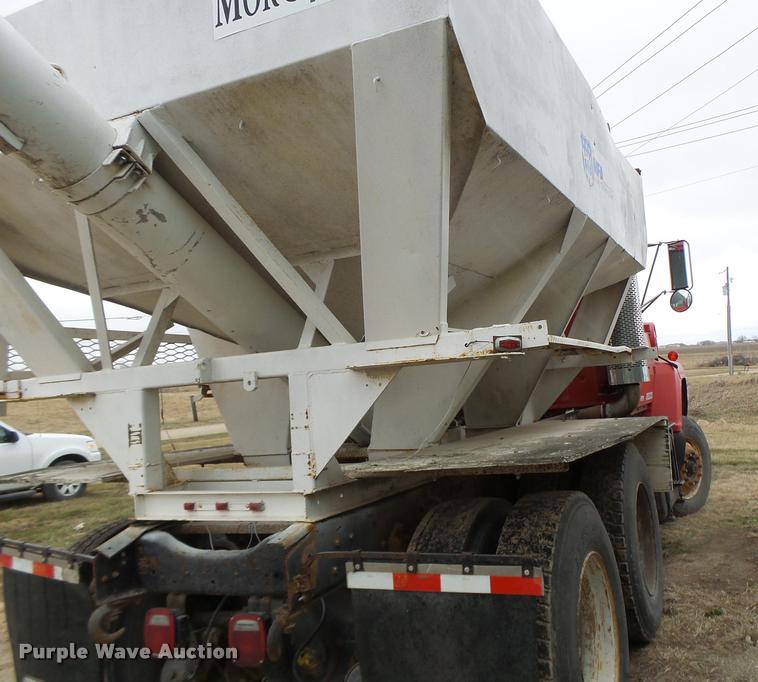 image for item DA3357 1984 Ford LNT9000 tender truck