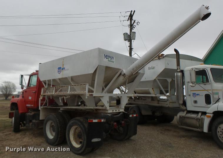 image for item DA3357 1984 Ford LNT9000 tender truck