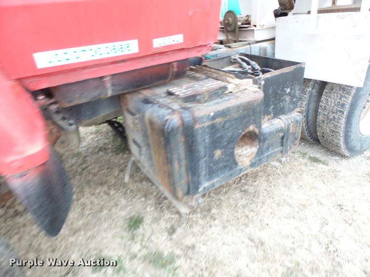 image for item DA3357 1984 Ford LNT9000 tender truck