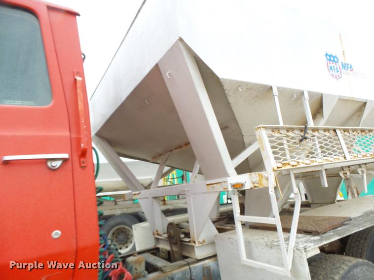 image for item DA3357 1984 Ford LNT9000 tender truck