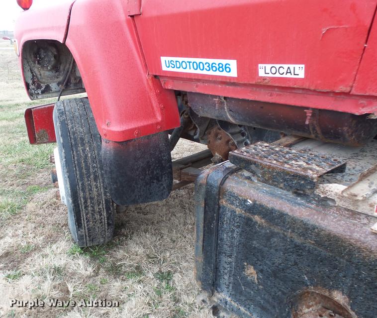 image for item DA3357 1984 Ford LNT9000 tender truck