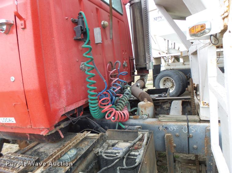 image for item DA3357 1984 Ford LNT9000 tender truck