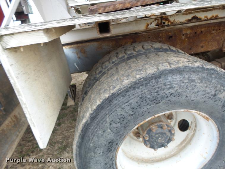 image for item DA3357 1984 Ford LNT9000 tender truck