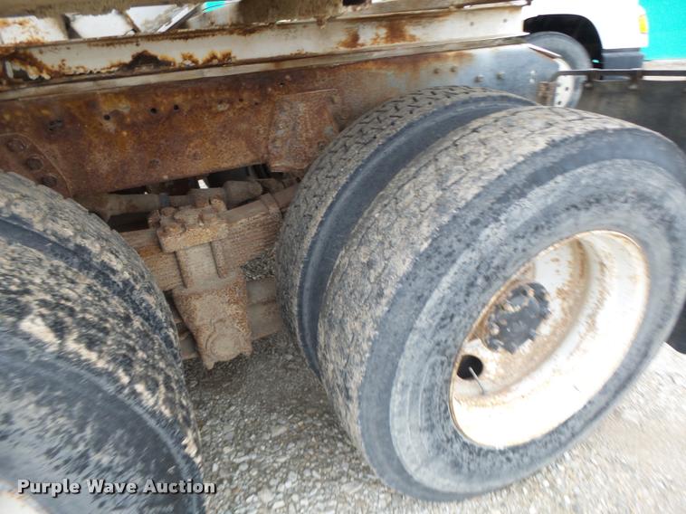 image for item DA3357 1984 Ford LNT9000 tender truck