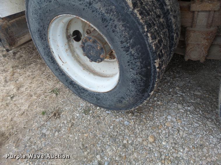 image for item DA3357 1984 Ford LNT9000 tender truck