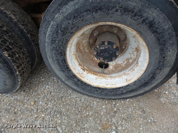 image for item DA3357 1984 Ford LNT9000 tender truck