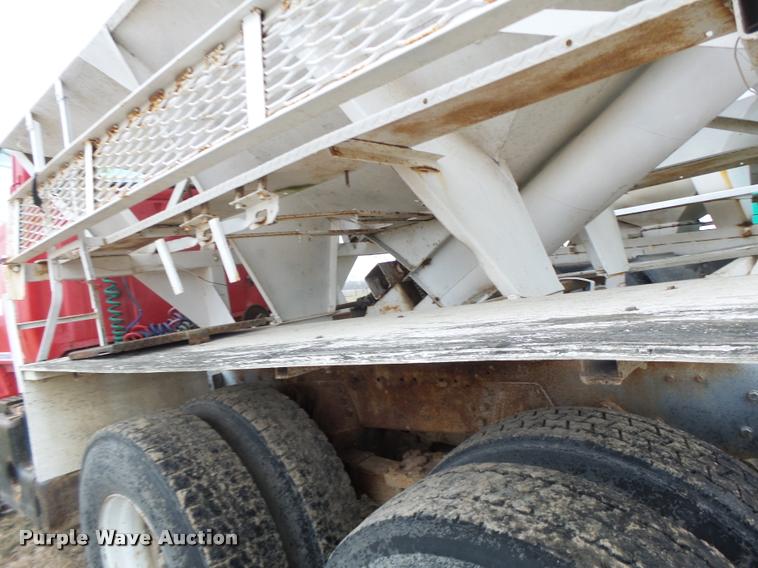 image for item DA3357 1984 Ford LNT9000 tender truck