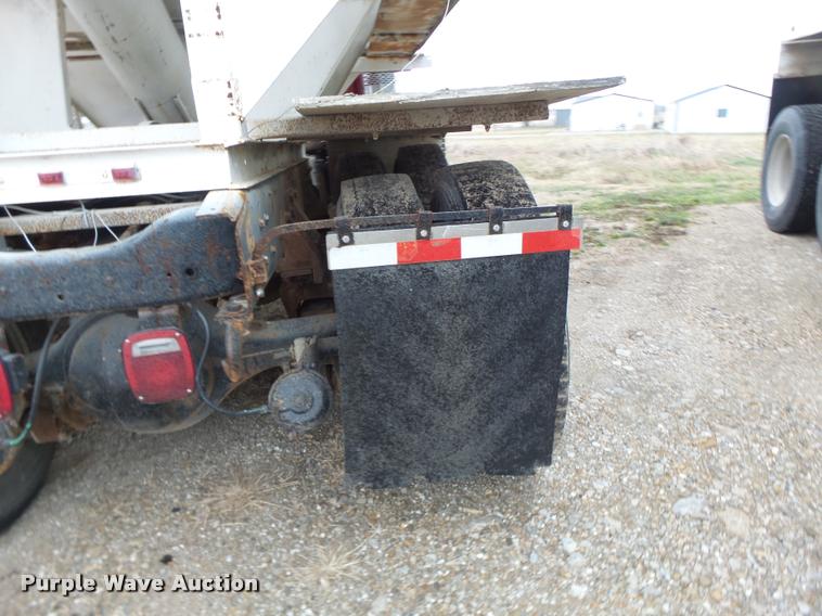 image for item DA3357 1984 Ford LNT9000 tender truck