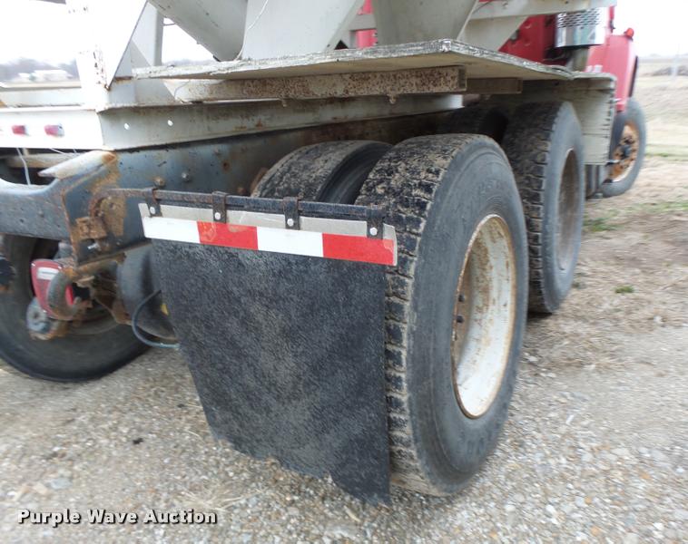 image for item DA3357 1984 Ford LNT9000 tender truck