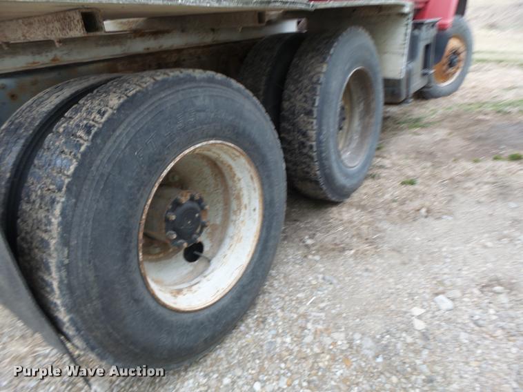 image for item DA3357 1984 Ford LNT9000 tender truck