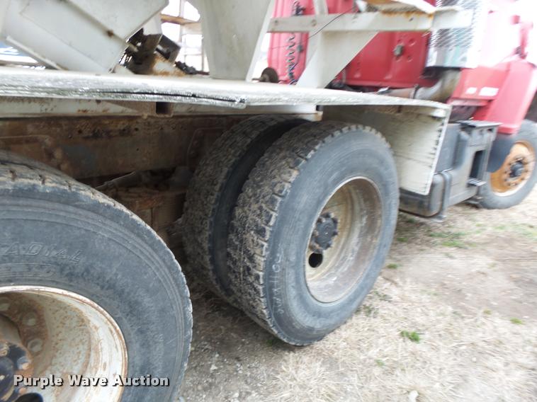 image for item DA3357 1984 Ford LNT9000 tender truck