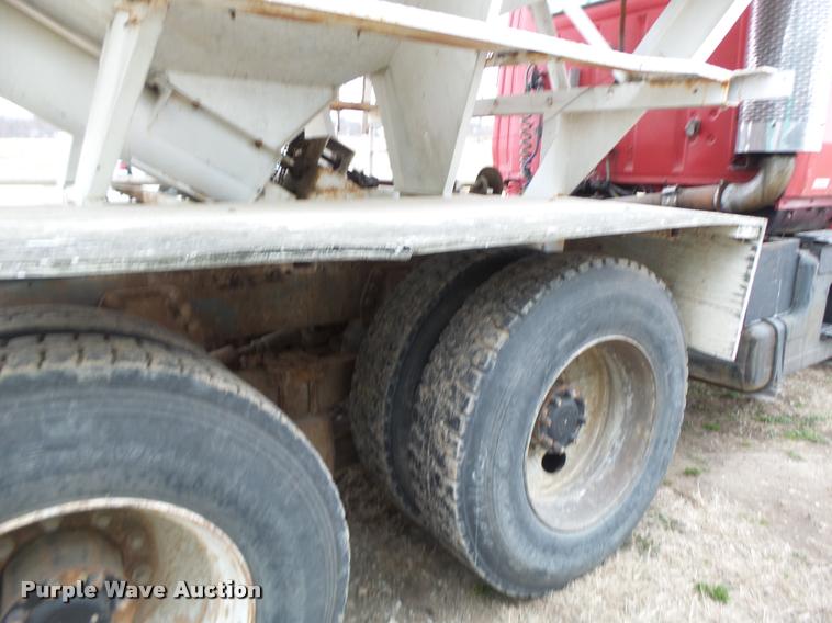 image for item DA3357 1984 Ford LNT9000 tender truck