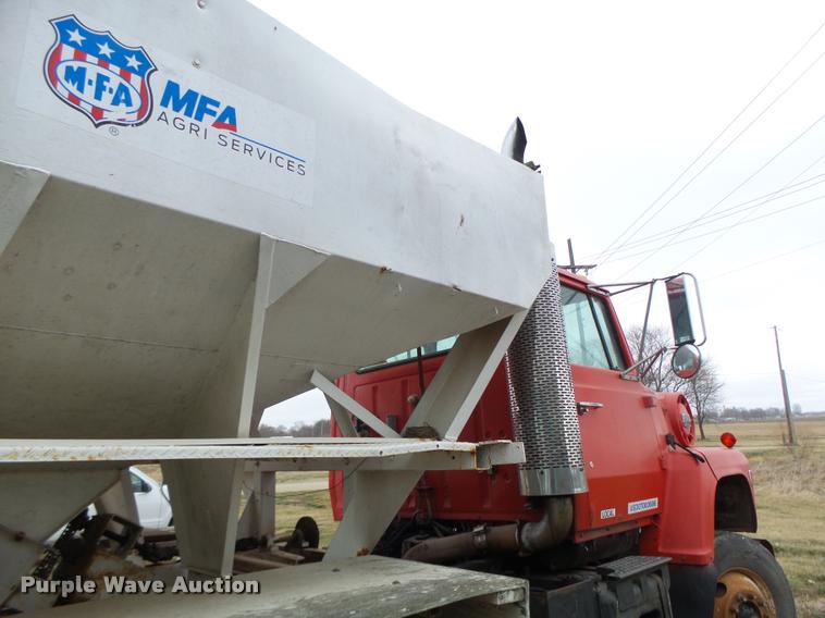 image for item DA3357 1984 Ford LNT9000 tender truck