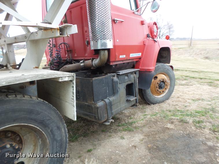 image for item DA3357 1984 Ford LNT9000 tender truck