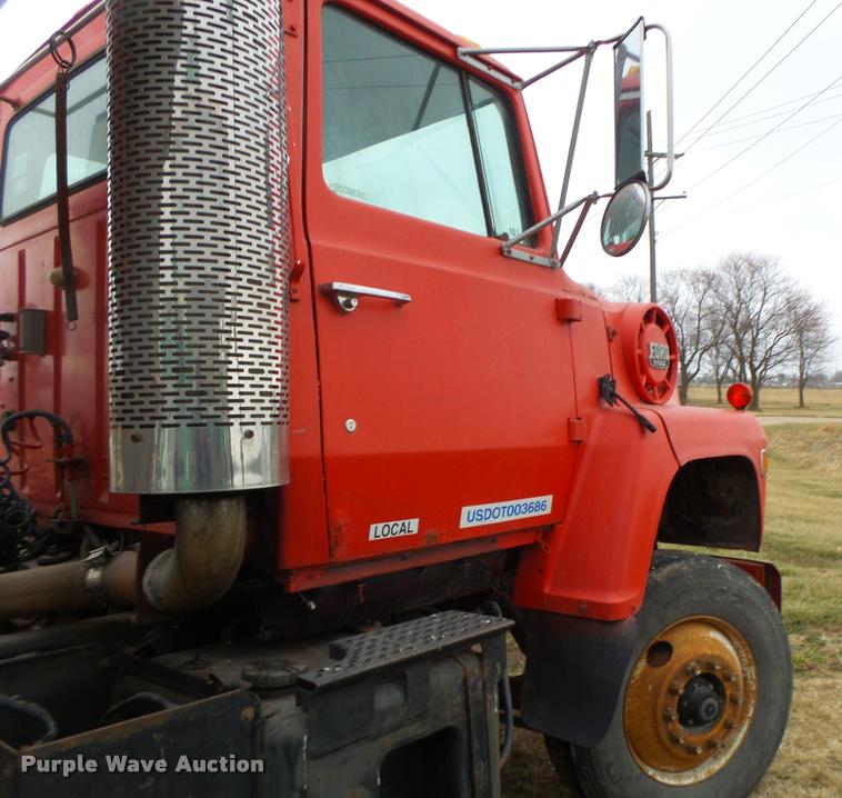 image for item DA3357 1984 Ford LNT9000 tender truck
