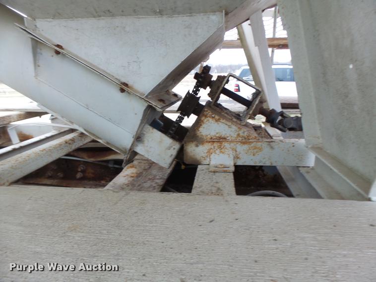 image for item DA3357 1984 Ford LNT9000 tender truck