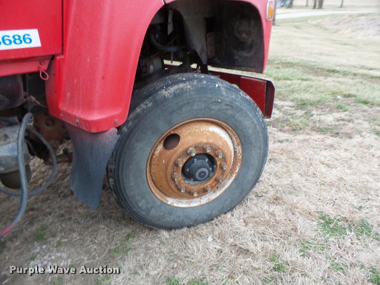 image for item DA3357 1984 Ford LNT9000 tender truck