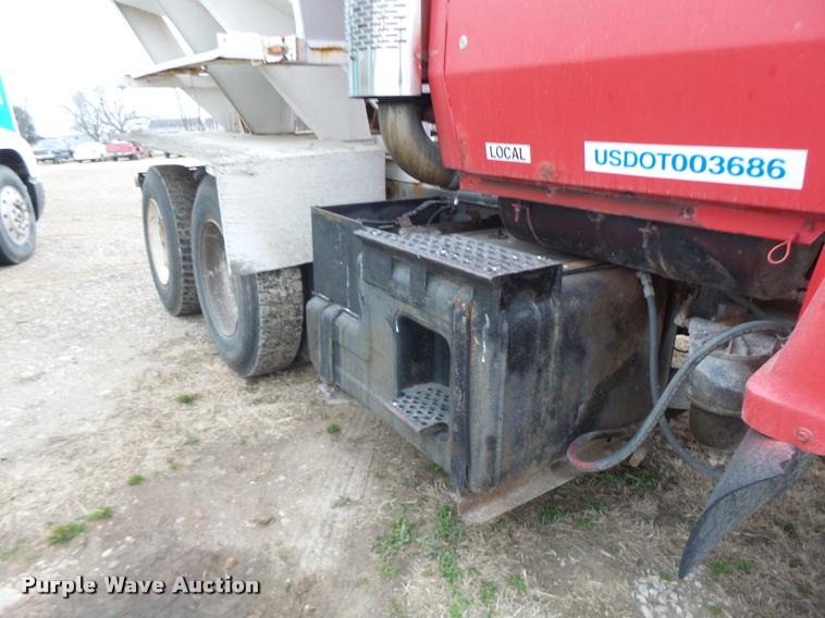 image for item DA3357 1984 Ford LNT9000 tender truck